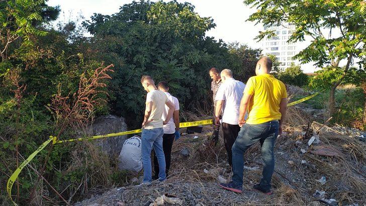 Kötü koku gelen ağaçlık alandan ceset çıktı G2