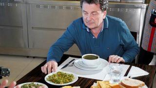 Vedat Milor'dan yeni anket: Balığa limon sıkılır mı?