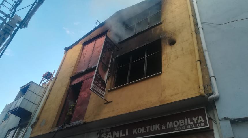 Buca'da 3 katlı mobilya at&ouml;lyesinde yangın