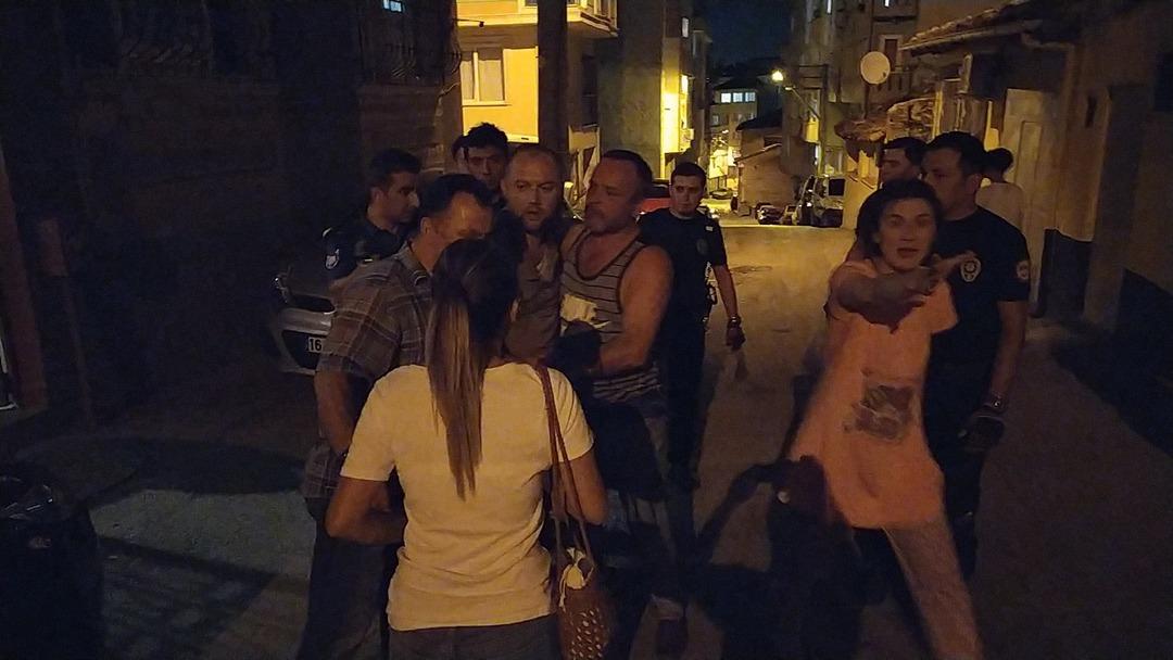 Eşinden şiddet g&ouml;ren kadını ağabeyi kurtardı, sonrasında ortalık karıştı