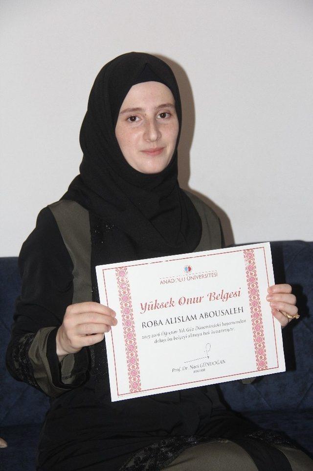 Suriyeli kadın 2 üniversite bitirdi, üçüncüye başladı