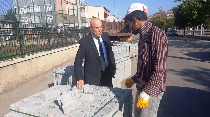 Başkan Pekmezci, kaldırım çalışmalarını inceledi