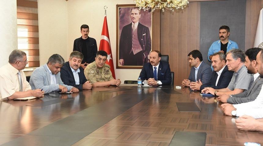 Vali Erin, pamuk üreticilerini dinledi