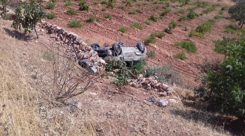 Hafif ticari araç tarlaya uçtu: 1 yaralı