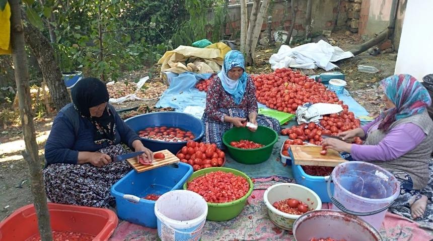 B&uuml;t&uuml;n k&ouml;y toplanıp imece us&uuml;l&uuml; sal&ccedil;a yapıyor