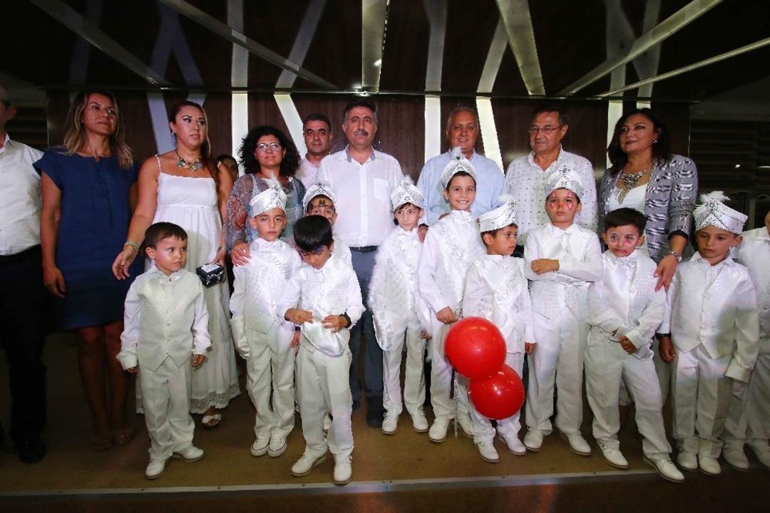 Bayraklı&rsquo;da coşkulu s&uuml;nnet ş&ouml;leni