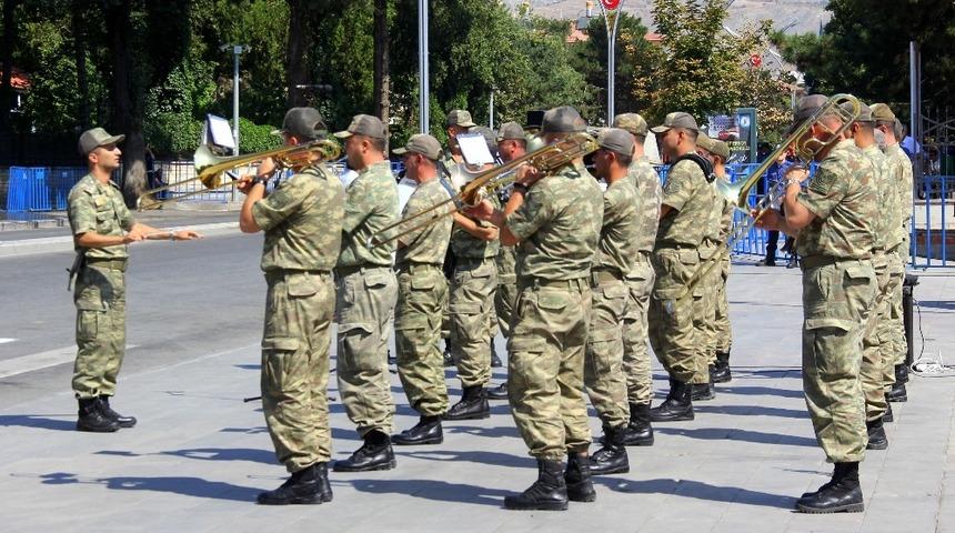 30 Ağustos provası yapıldı