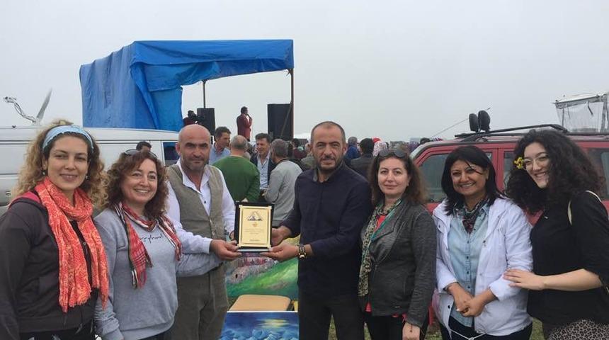 Yaylanın g&uuml;zelliğini tuvale yansıttılar