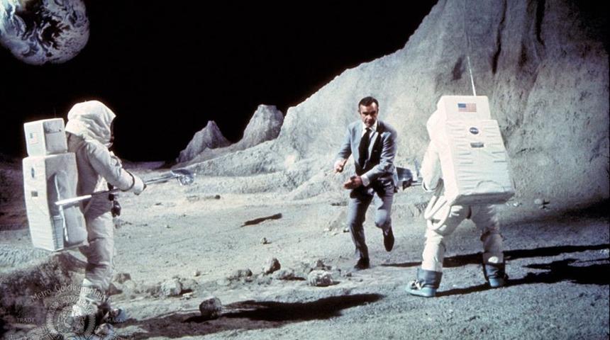 Bond'un Ay aracı satışa çıkıyor 