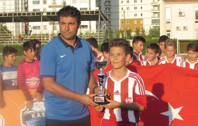 Zafer Bayramı U-13 Futbol Turnuvası tamamlandı