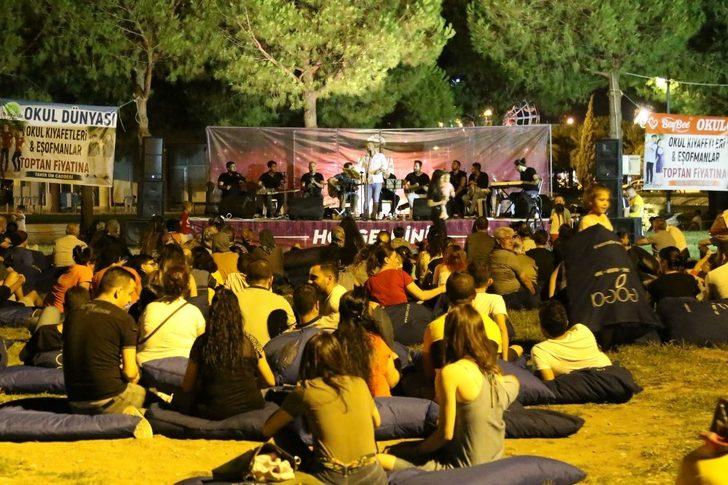 Akhisarlılardan açık havadaki konserlerine büyük ilgi G1