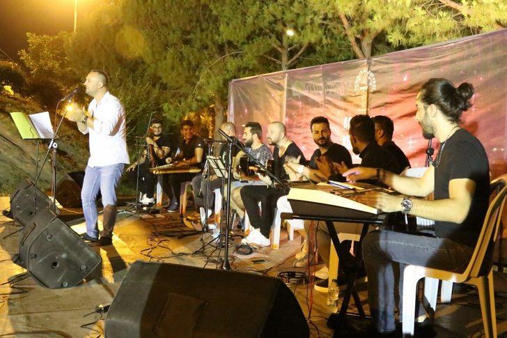 Akhisarlılardan açık havadaki konserlerine büyük ilgi G3