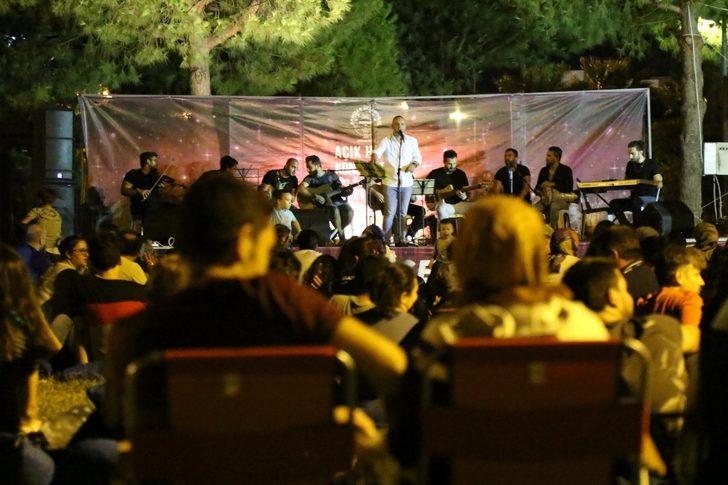 Akhisarlılardan açık havadaki konserlerine büyük ilgi G5