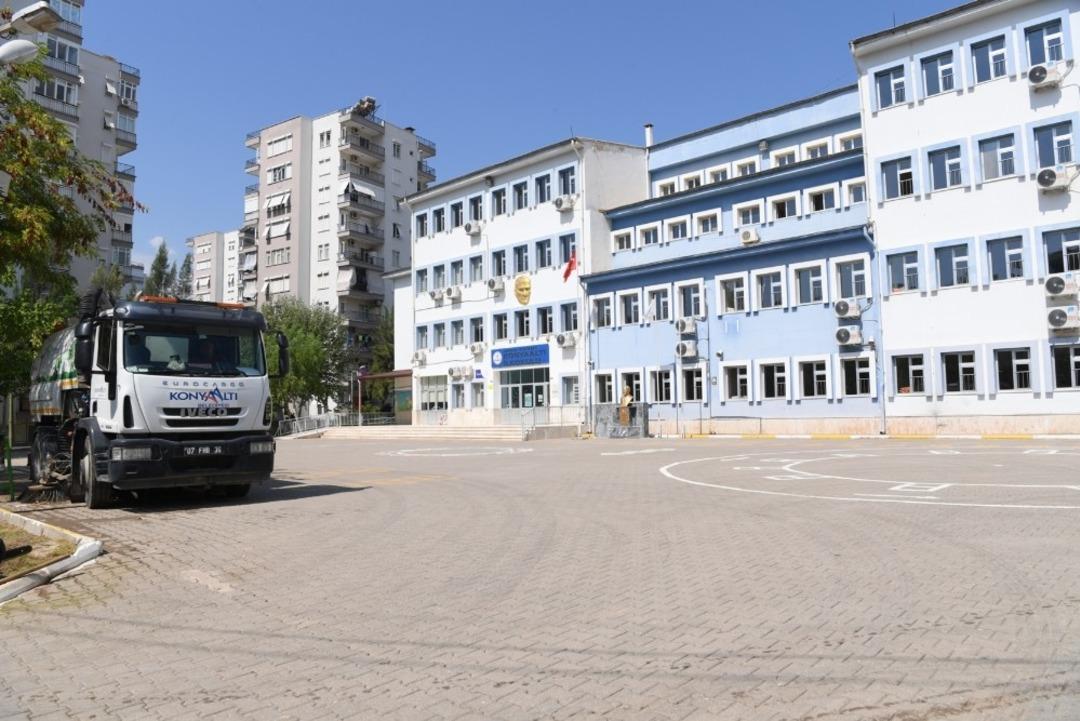 Konyaaltı&rsquo;nda okullar yeni eğitim yılına hazırlanıyor