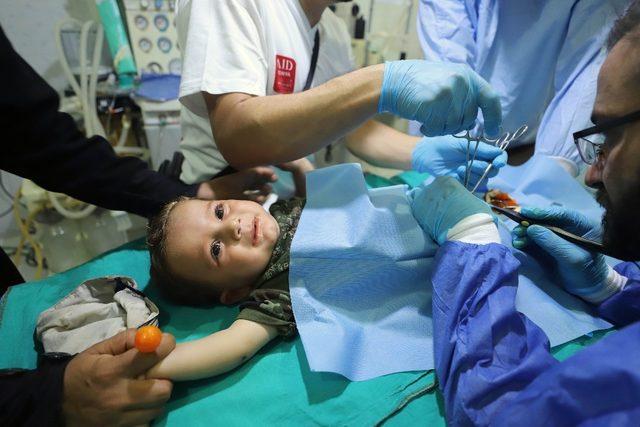 G&ouml;n&uuml;ll&uuml; doktorlardan Suriyeli &ccedil;ocuklara s&uuml;nnet 2