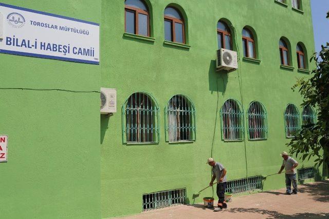 Toroslar’da cami ve sosyal tesislere bakım yapılıyor