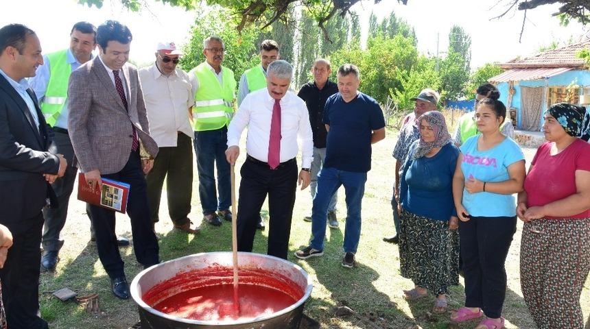 Vali Akın, k&ouml;y yollarında incelemelerde bulundu
