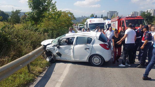 Halk otobüsü, otomobile çarptı: 1 ölü, 3 yaralı