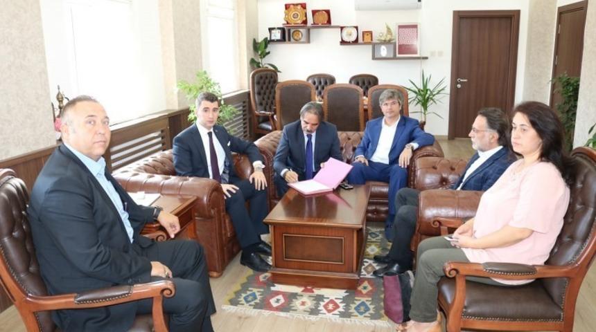 Rekt&ouml;r Bağlı&rsquo;dan Acıg&ouml;l Teknik Bilimler Meslek Y&uuml;ksekokulu &ouml;ğrencilerine konut m&uuml;jdesi