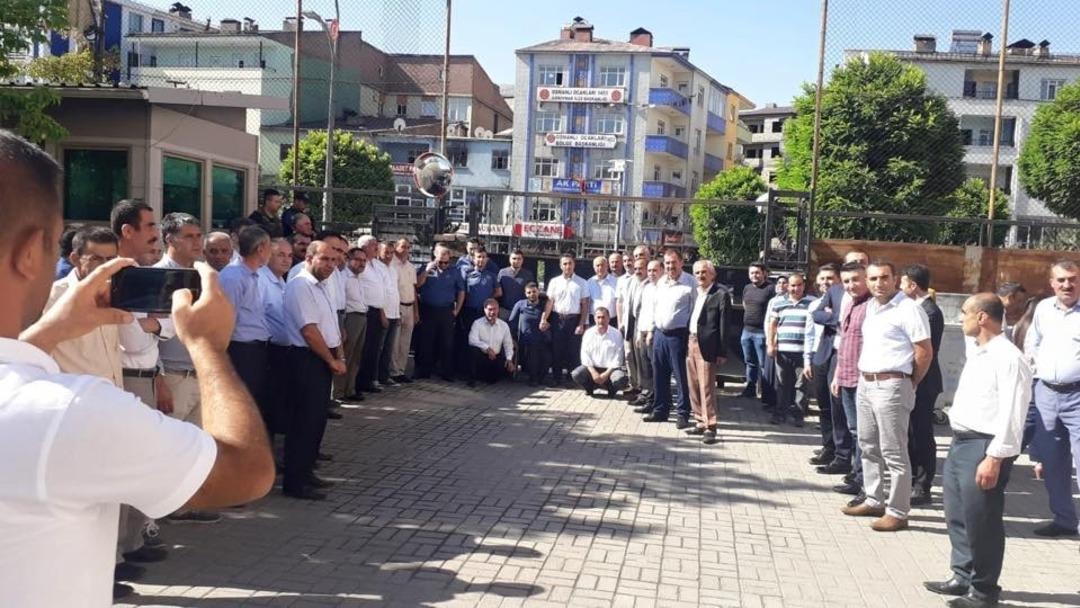 Kaymakam Alibeyoğlu vatandaşlarla vedalaşarak il&ccedil;eden ayrıldı