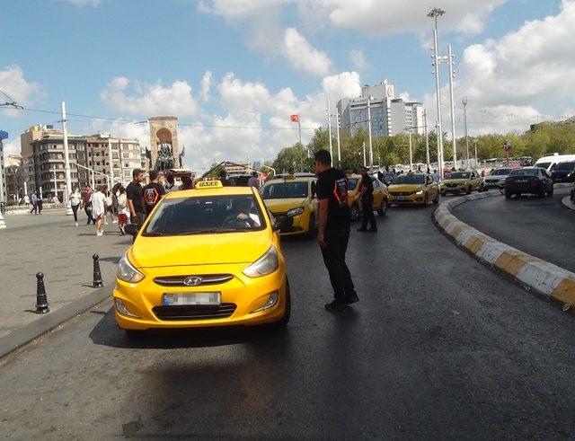 (Özel) Taksim’de taksicilere şok uygulama