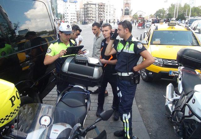 (Özel) Taksim’de taksicilere şok uygulama