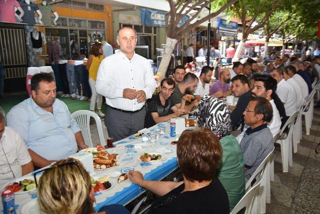 İncirliova Sevgi Yolu esnafı, Başkan Kaya ile bir araya geldi