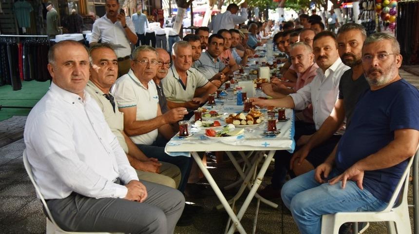 İncirliova Sevgi Yolu esnafı, Başkan Kaya ile bir araya geldi