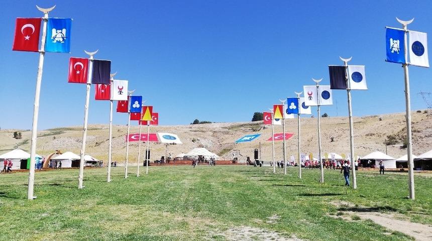 Ahlat&rsquo;ta Gaziantep r&uuml;zgarı esti