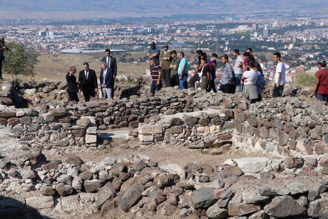 Osmanlı'nın ilk fethettiği Karacahisar Kalesi'nde kazılara başlandı