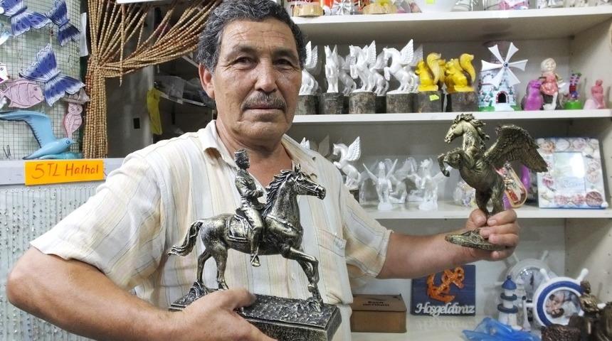 Burhaniye&rsquo;de inşaat ustası heykeltıraş oldu