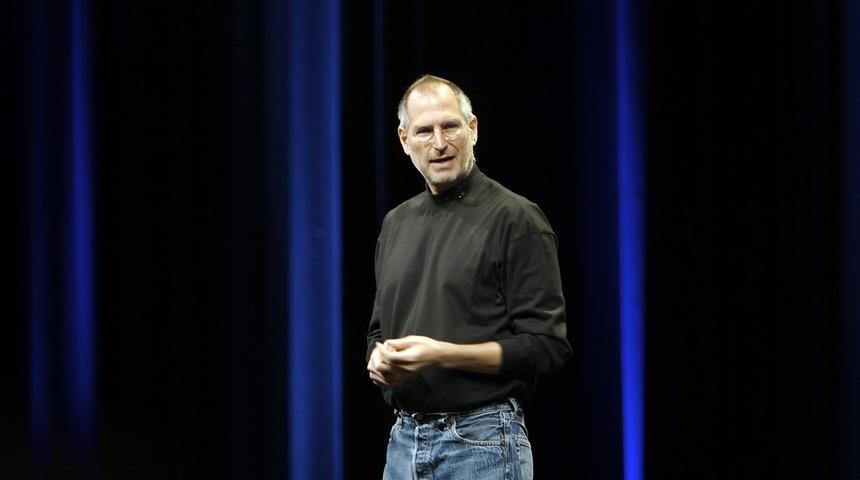 Apple'ın kurucusu Steve Jobs, ölmedi mi?