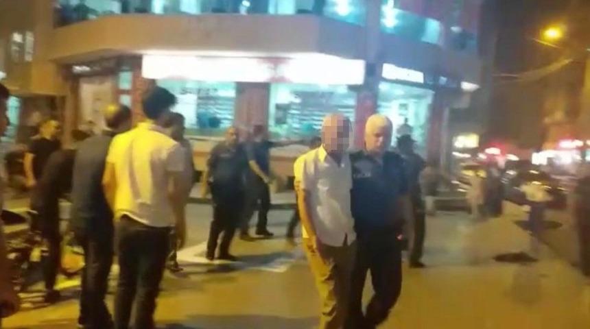 Çocuğuyla birlikte kahveyi bastı