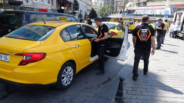 Taksim Meydanı'nda taksilere denetim 