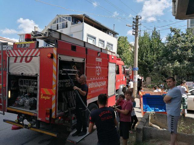 Darıca’daki çatı yangını korkuttu