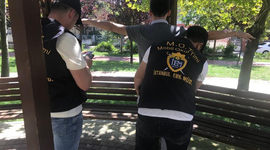 İstanbul'da okul çevrelerinde polis denetimlere başladı