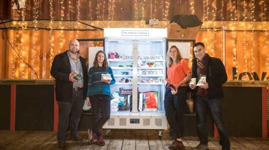 Paylaştık&ccedil;a B&uuml;y&uuml;yen En Lezzetli İyilik: Gıda İsrafıyla M&uuml;cadele Eden "Halkın Buzdolabı"