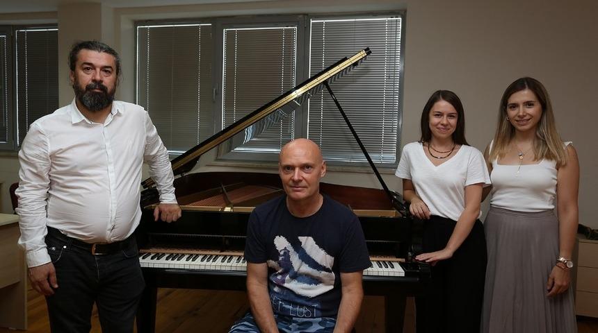 PA&Uuml; d&uuml;nyaca &uuml;nl&uuml; piyano uzmanını ağırladı