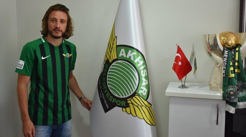 Akhisarspor’da Taha Yalçıner imzayı attı