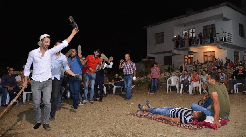 Tokat’ta, düğünde ’kartal’ oyunu geleneği