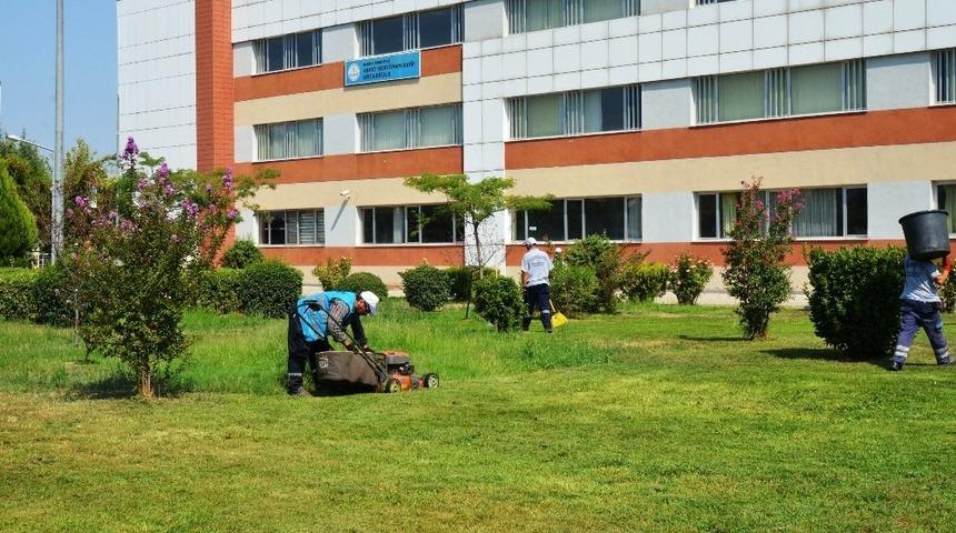 Yunusemre&rsquo;de okul bah&ccedil;eleri d&uuml;zenleniyor