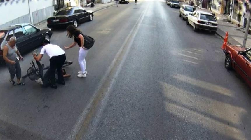 Duyarlı şof&ouml;r&uuml;n alkışlanacak hareketi g&uuml;venlik kameralarına yansıdı