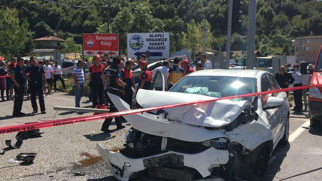 Zonguldak'ta otomobiller çarpıştı: 2'si çocuk 6 yaralı