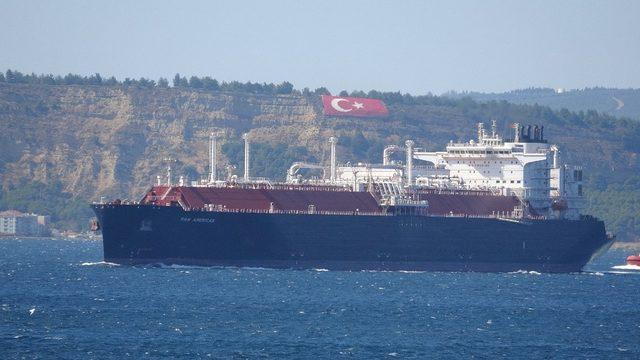 290 metrelik dev tanker Çanakkale Boğazını kapattı