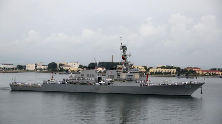 Çin, ABD savaş gemisini limana almadı