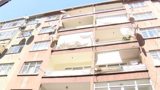Bağcılar'da mühürlenen binaların sakinleri taşınmaya devam ediyor