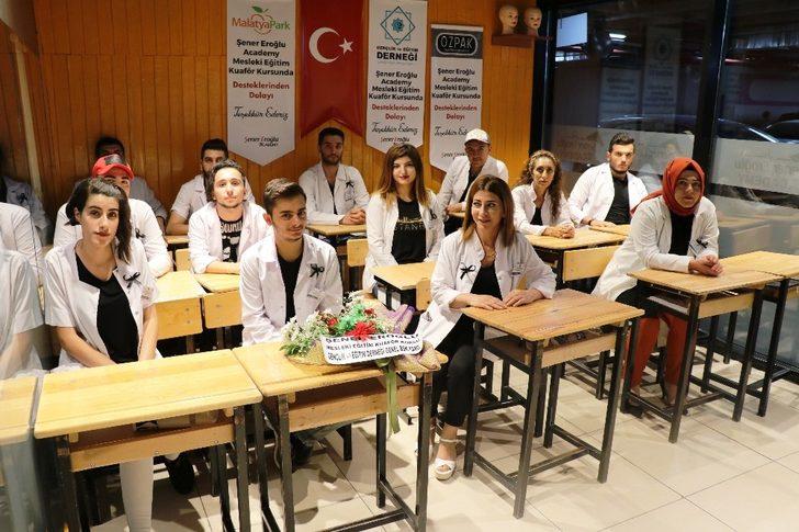 Kadına şiddet siyah kurdele ile protesto edildi G2