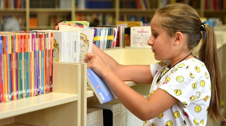 Sel&ccedil;uklu&rsquo;dan, kitap okumaya b&uuml;y&uuml;k hizmet