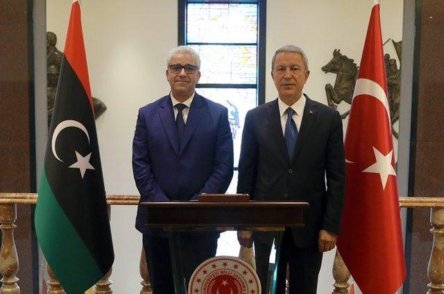 Bakan Akar, Libya İçişleri Bakanı Bashaagha ile bir araya geldi