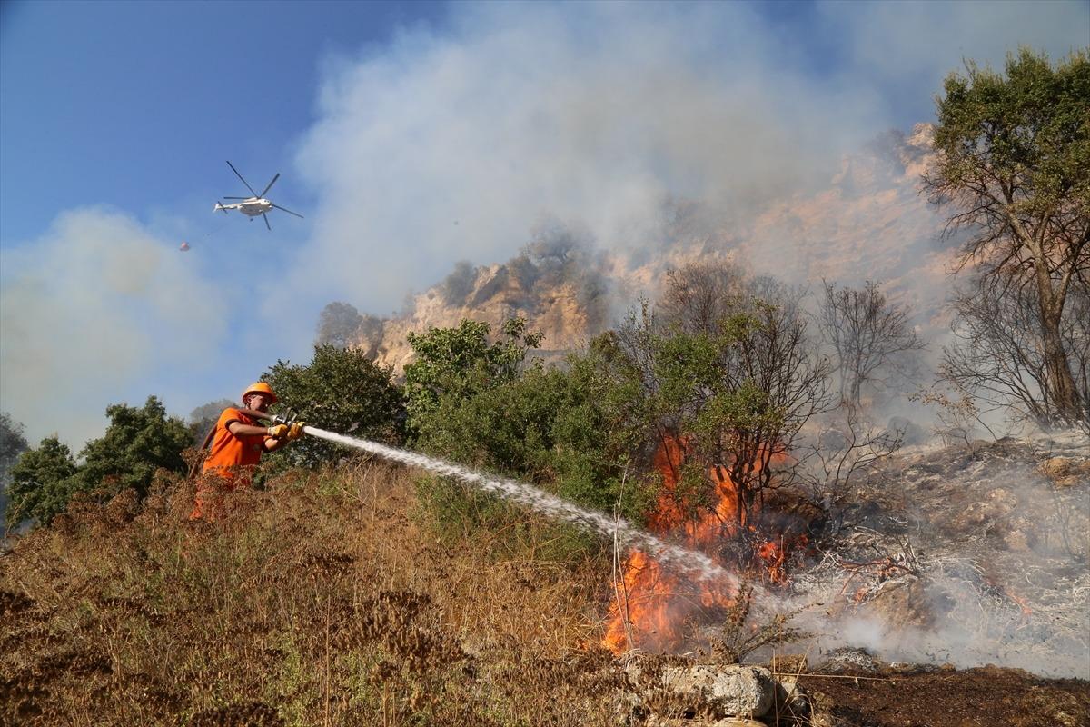 Antalya'da iki b&ouml;lgede yangın! Antik kent tehdit altında